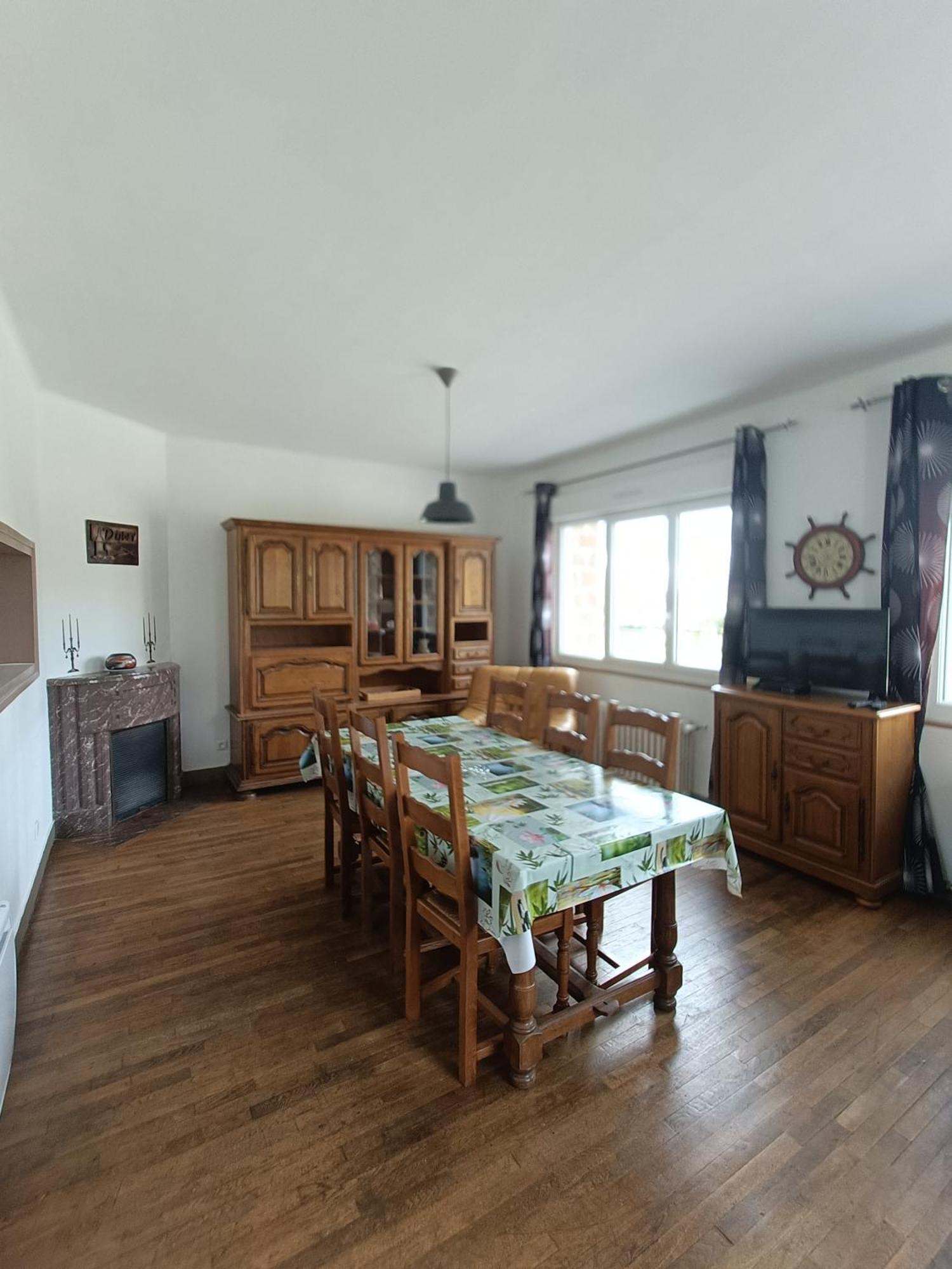 Maison Rose Cherence-le-Roussel Luaran gambar
