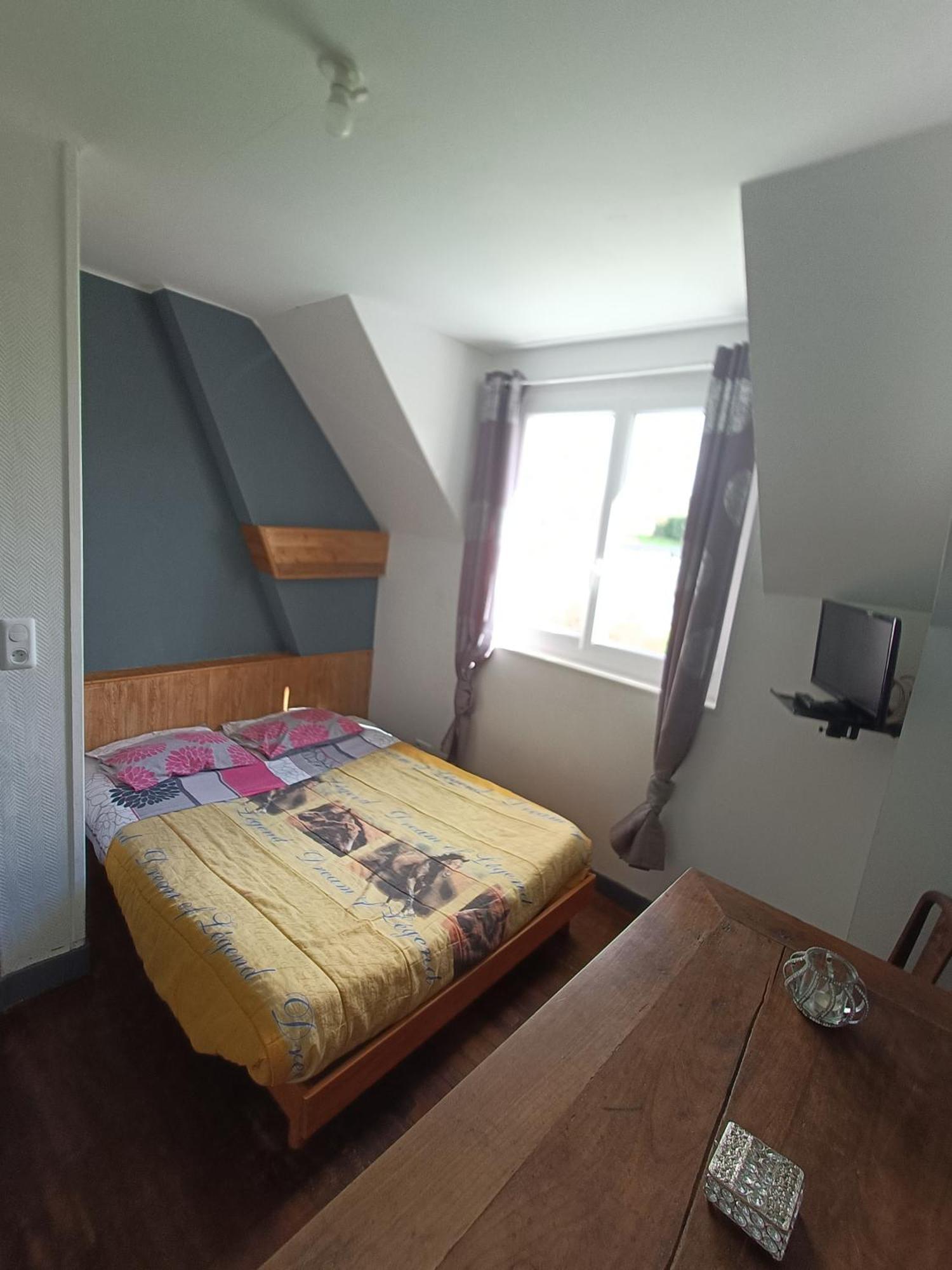 Maison Rose Cherence-le-Roussel Luaran gambar